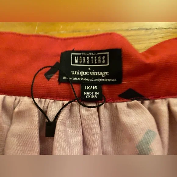 Unique Vintage Universal Monsters Frankenstein skirt size 16 - Picture 4 of 6